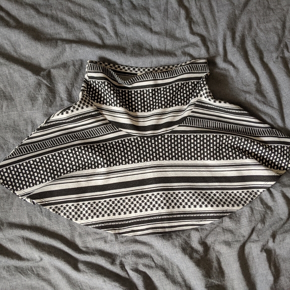 π¦ UO Geometric Patterned Skater Skirt π¦ - Picture 5 of 5